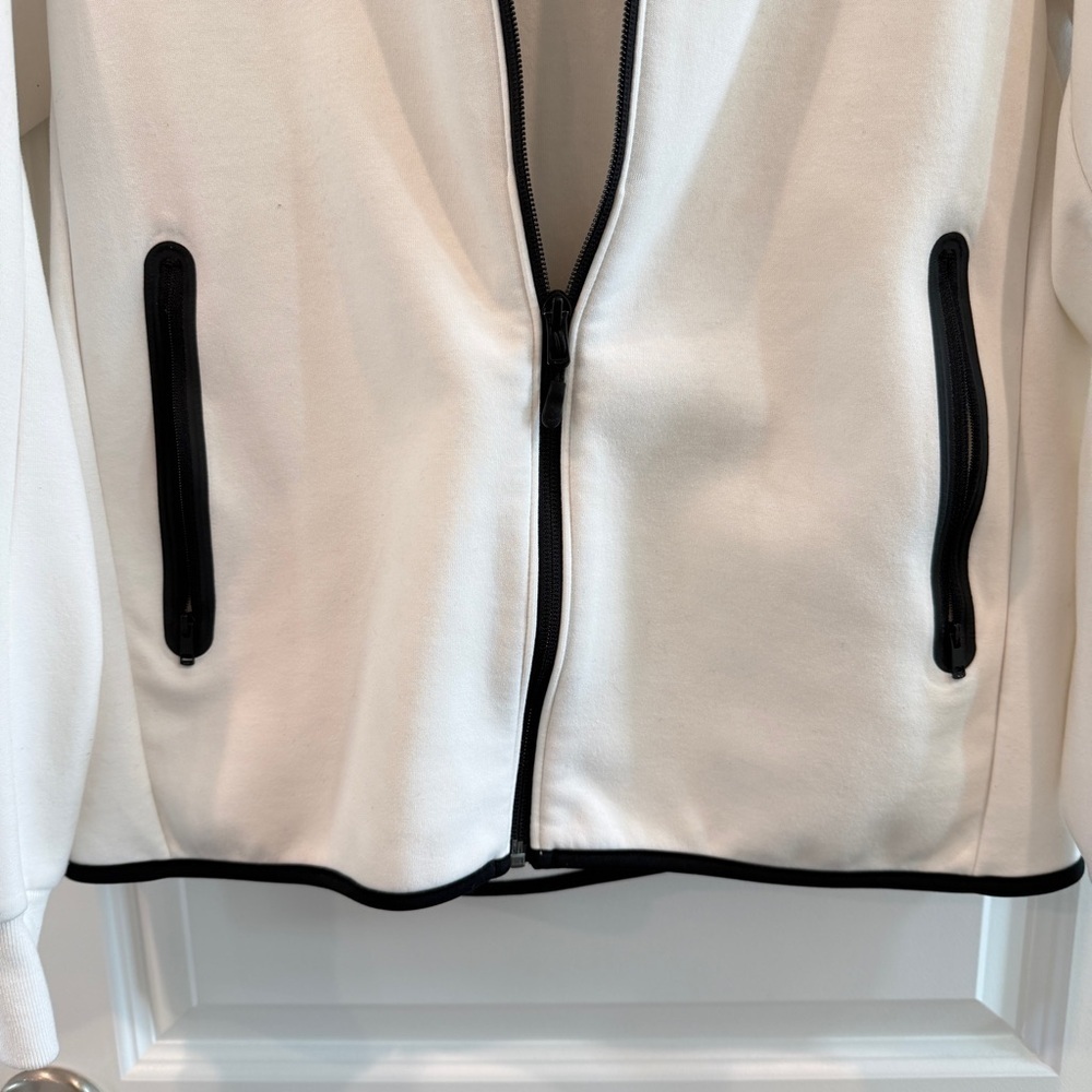 Uniqlo Men’s White Activewear Full Zipper Hooded Jacket sz M - Picture 3 of 12